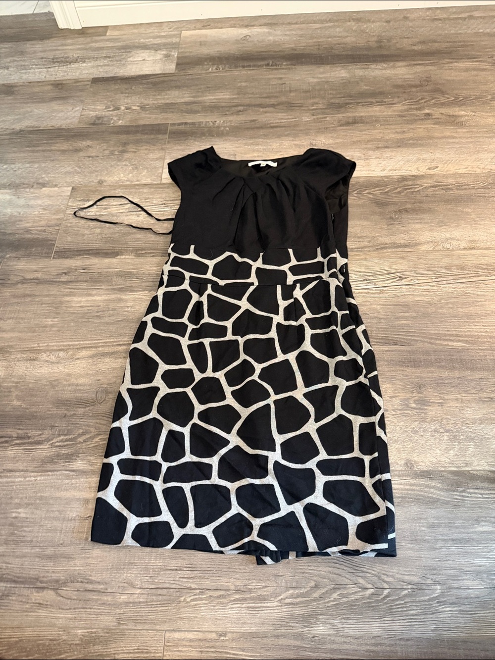 Evan-Picone Black & White Patterned Cap-Sleeve Dress